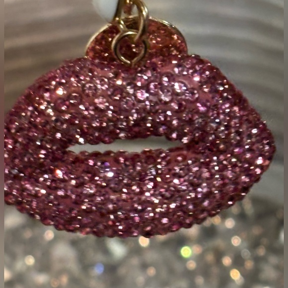 Pink Crystal Rhinestone Lip Keychain - Picture 6 of 9